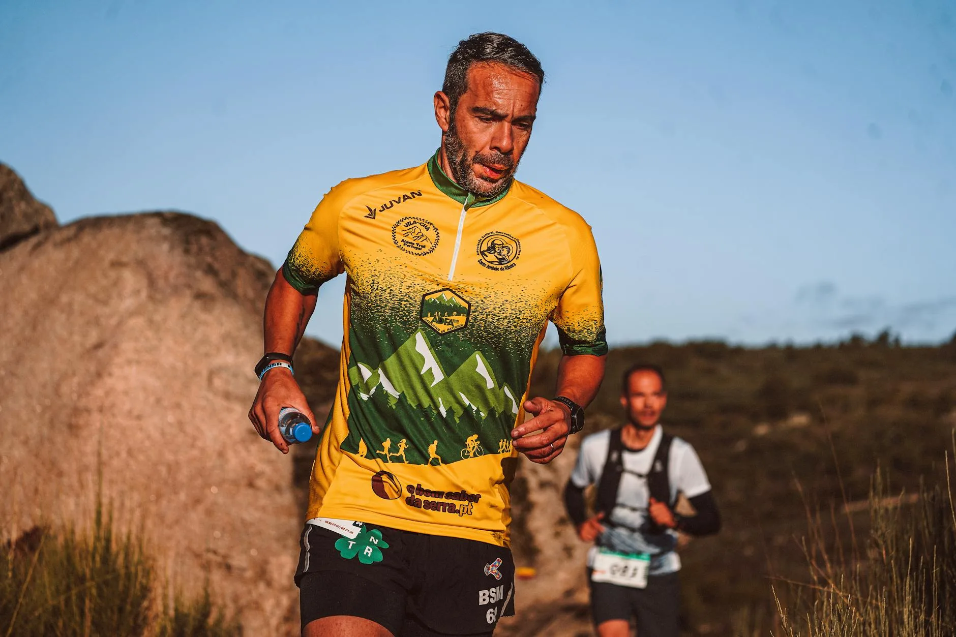 Collapsible soft flask water bottle for trail running